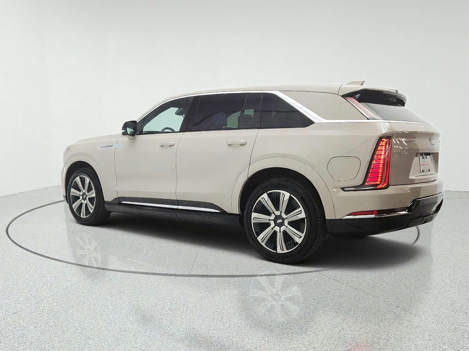 Used 2026 Sandstone Cadillac Premium Luxury image 7