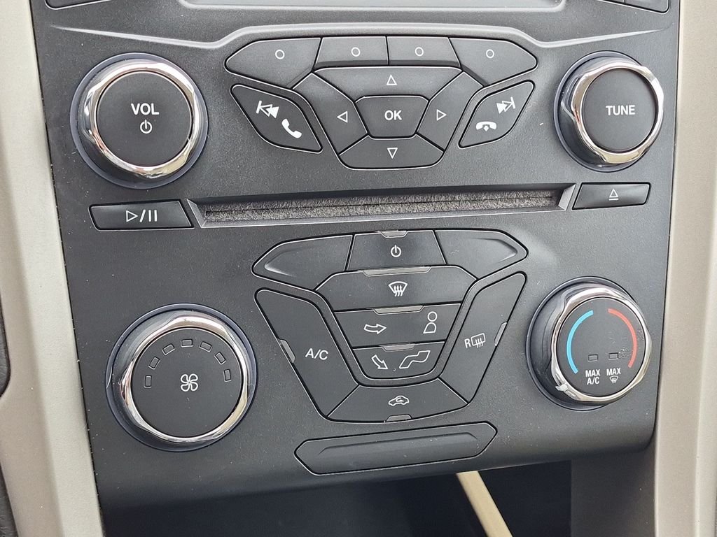 Used 2013 Red Ford SE image 17