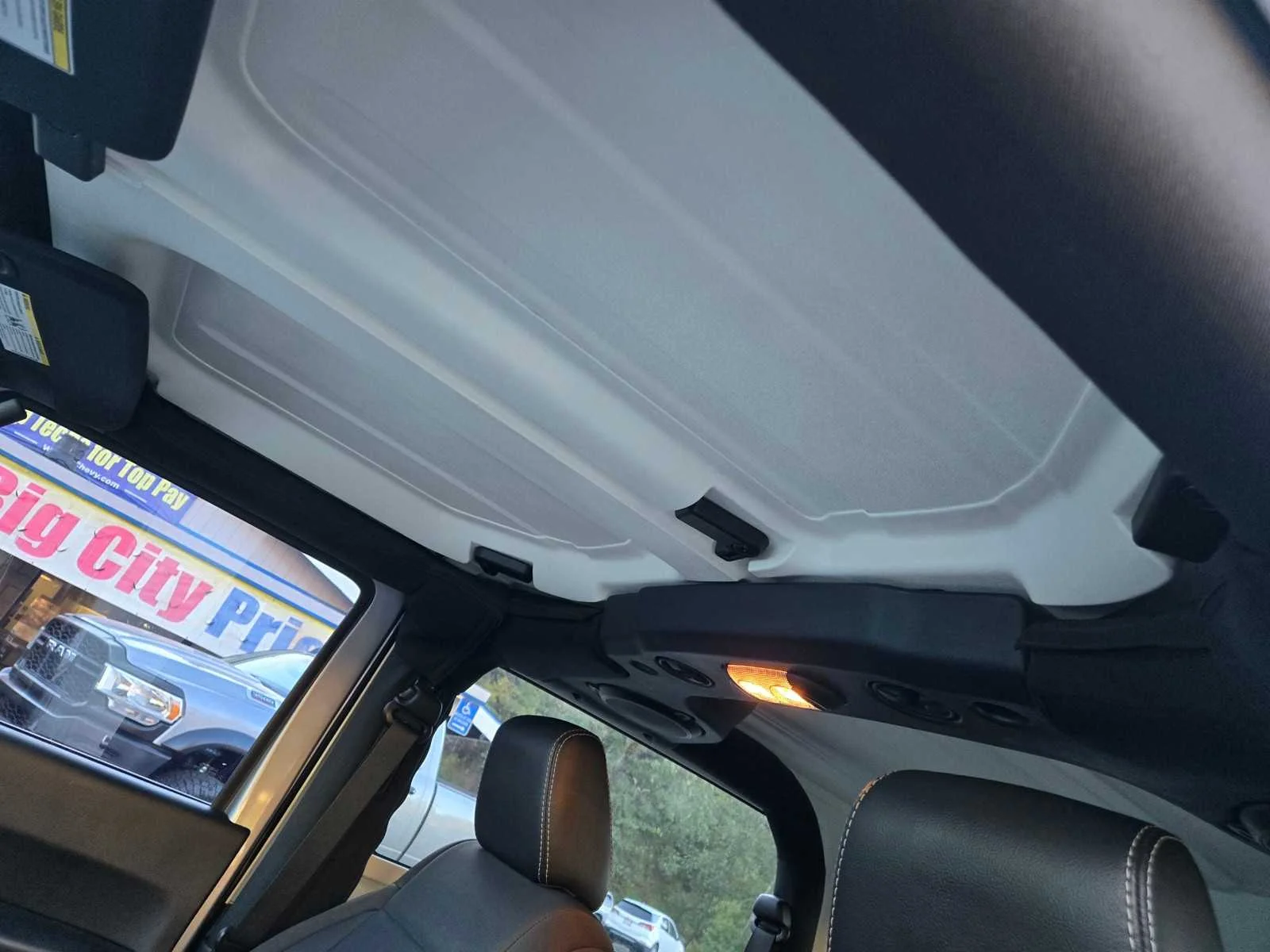 Used 2014  Jeep Rubicon image 13