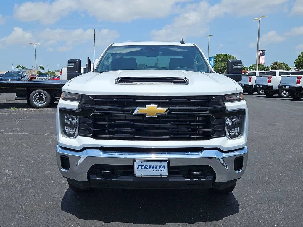 New 2026 Summit White Chevrolet WT image 10