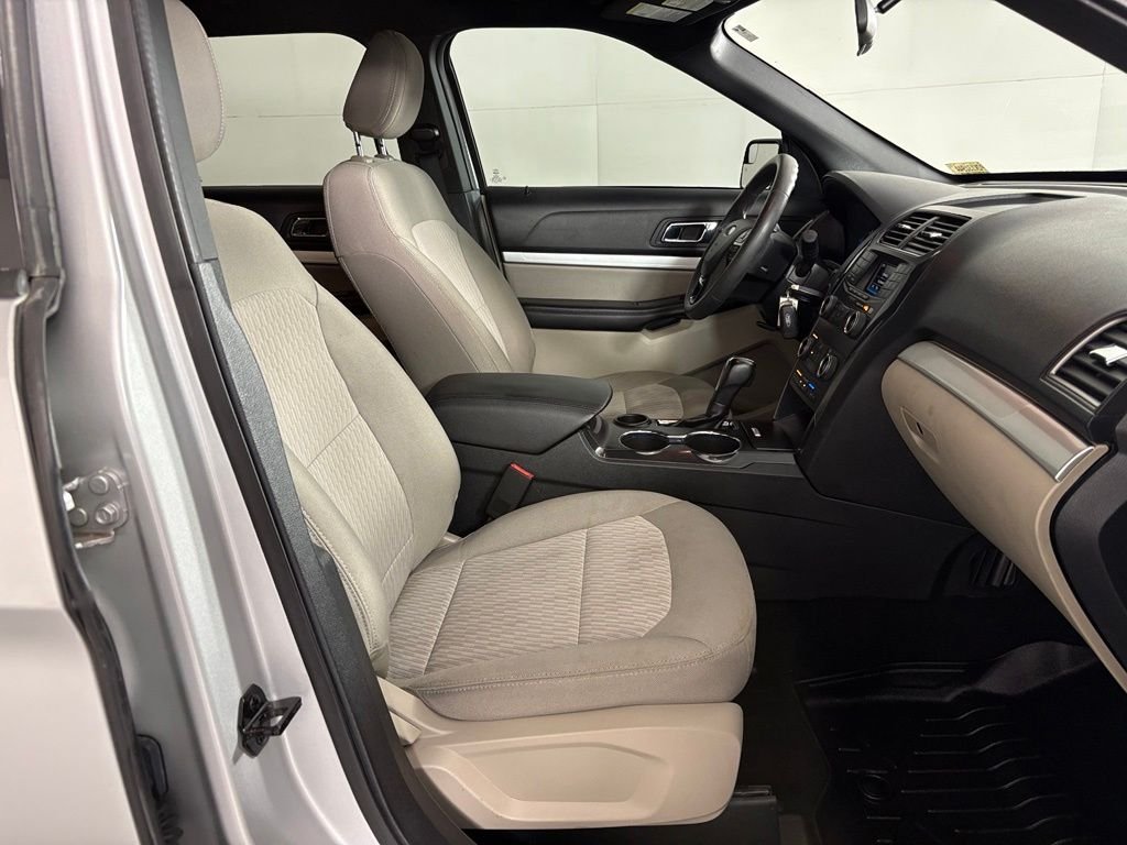 Used 2018 Silver Ford Base image 40