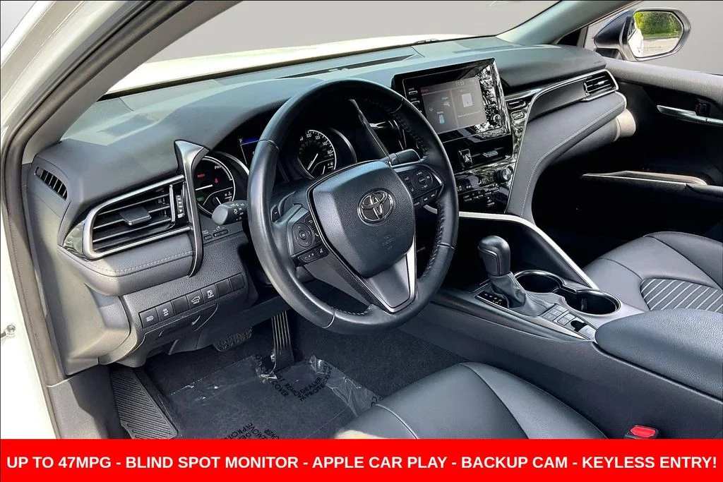Used 2023 White Toyota SE image 17