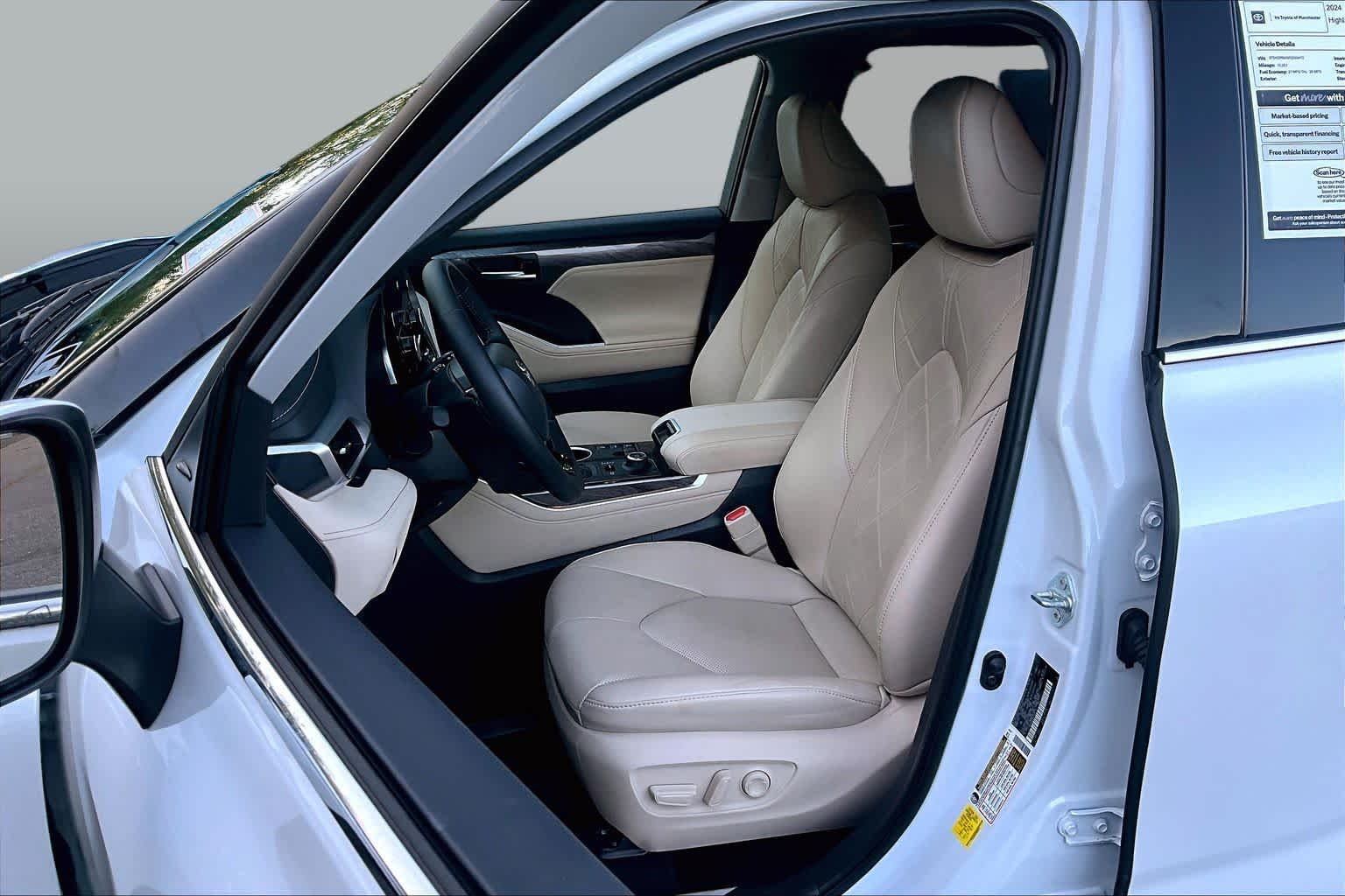 Used 2024 Wind Chill Pearl Toyota Platinum image 9