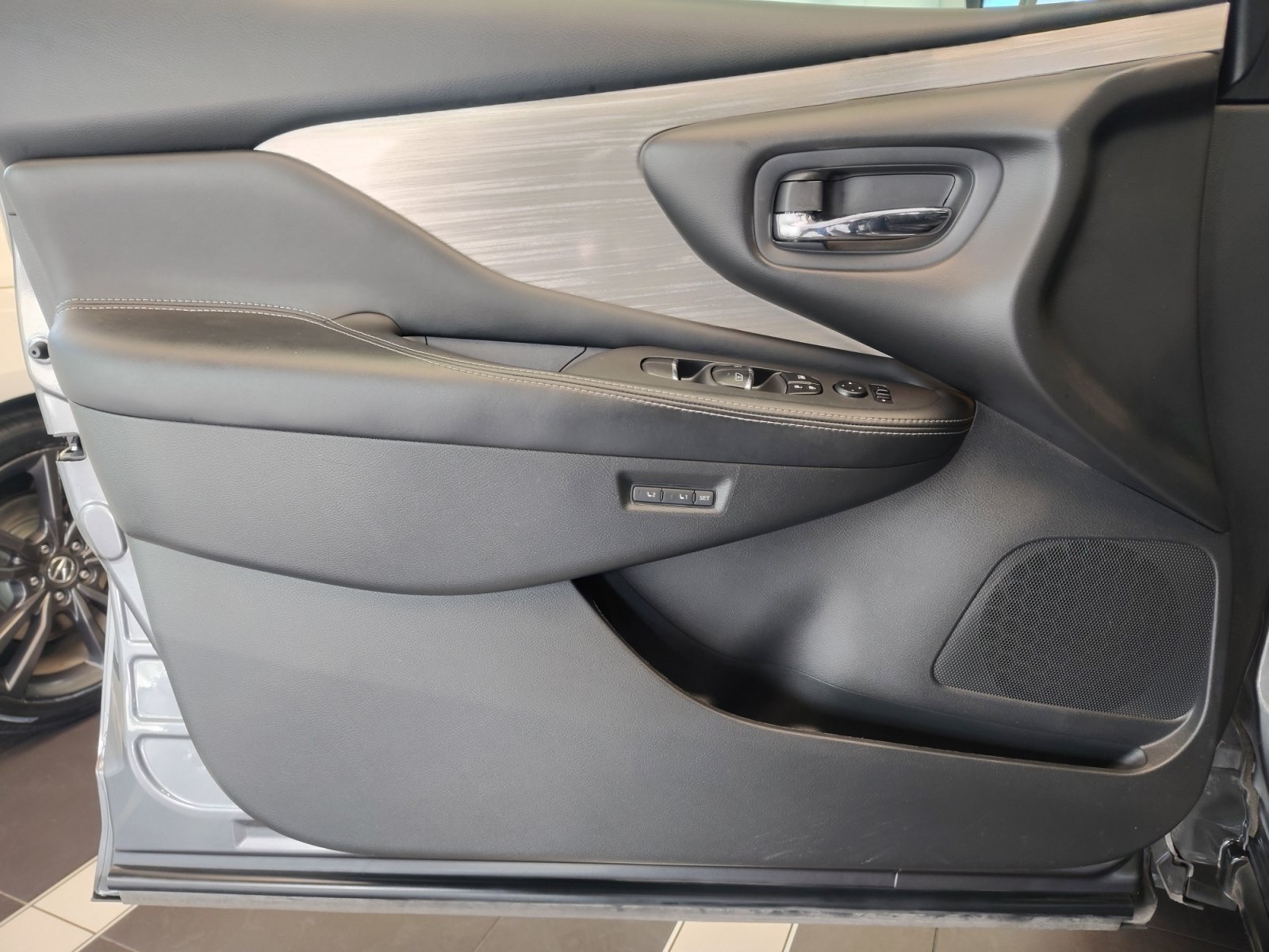 Used 2017 Gun Metallic Nissan SL image 28