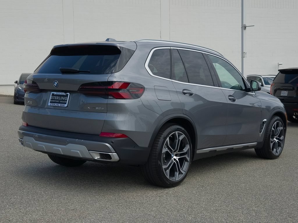 New 2026 Skyscraper Grey Metallic BMW xDrive50e image 17