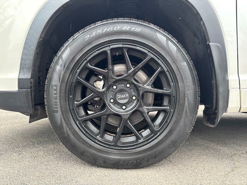 Used 2018 White Toyota LE image 10