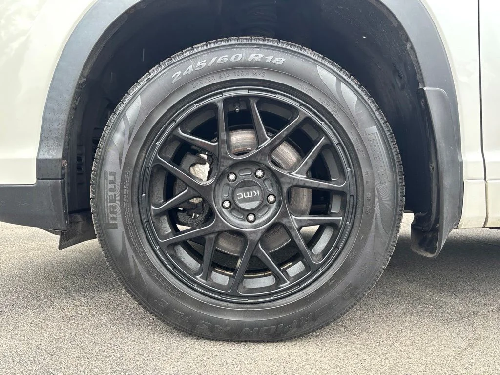Used 2018 White Toyota LE image 10