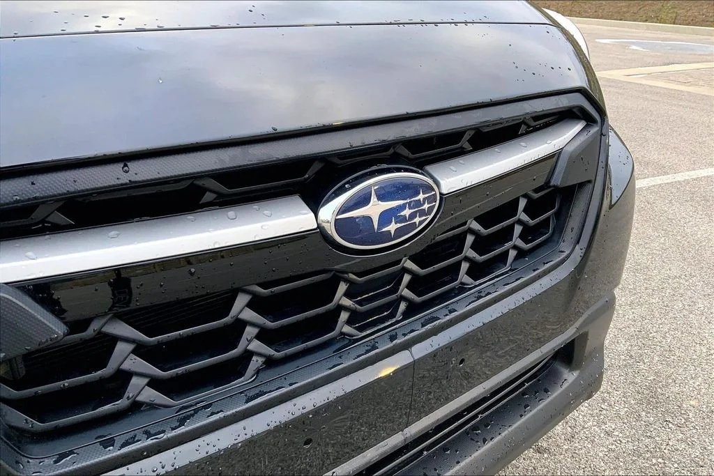 Used 2020 Black Subaru Premium image 30