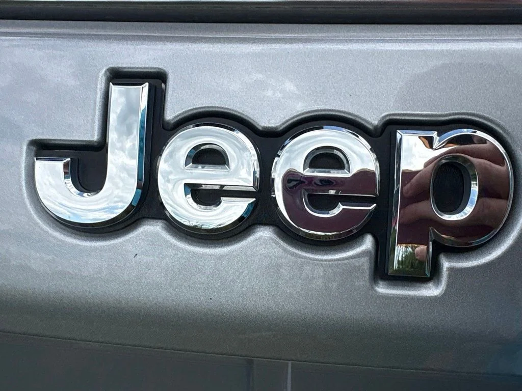 Used 2022 Silver Jeep Limited image 16
