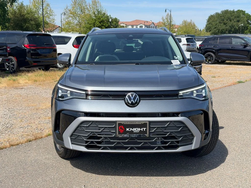 New 2026 Platinum Gray Metallic Volkswagen 1.5T SE image 4