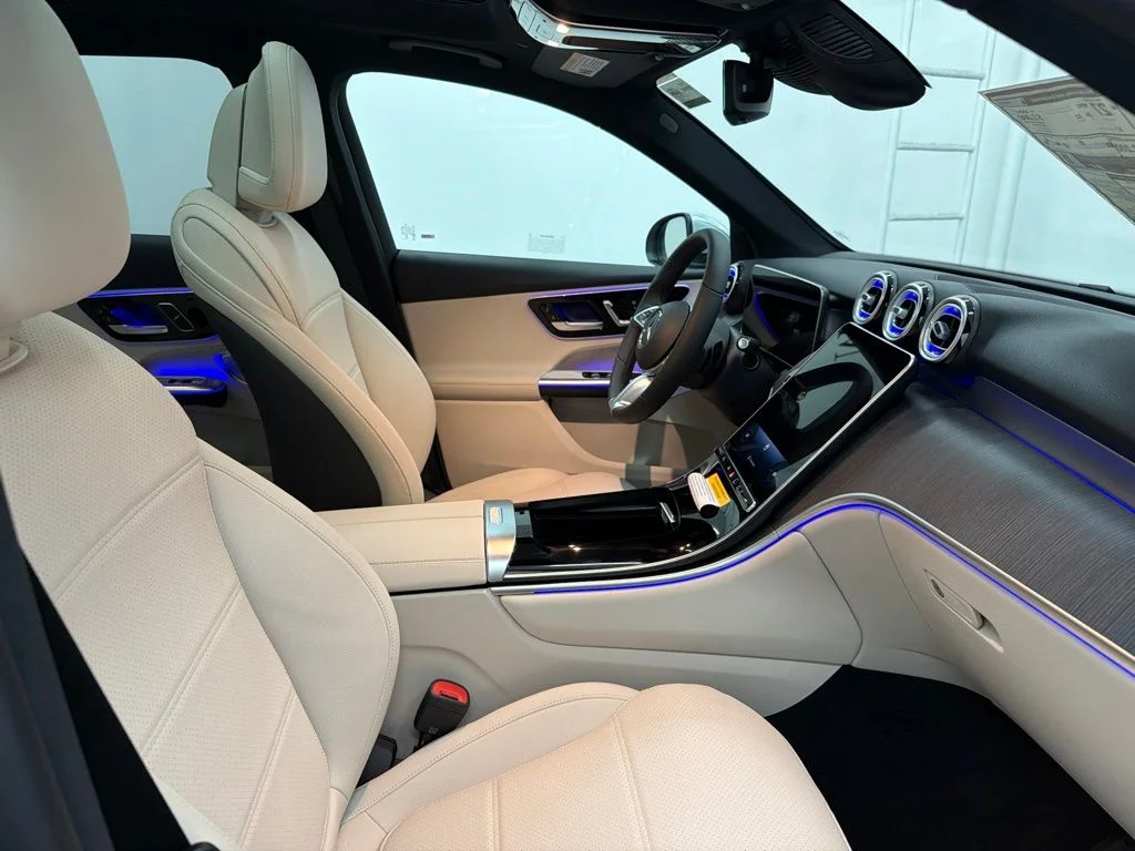 New 2027 Silver Mercedes-Benz GLC 300 image 29