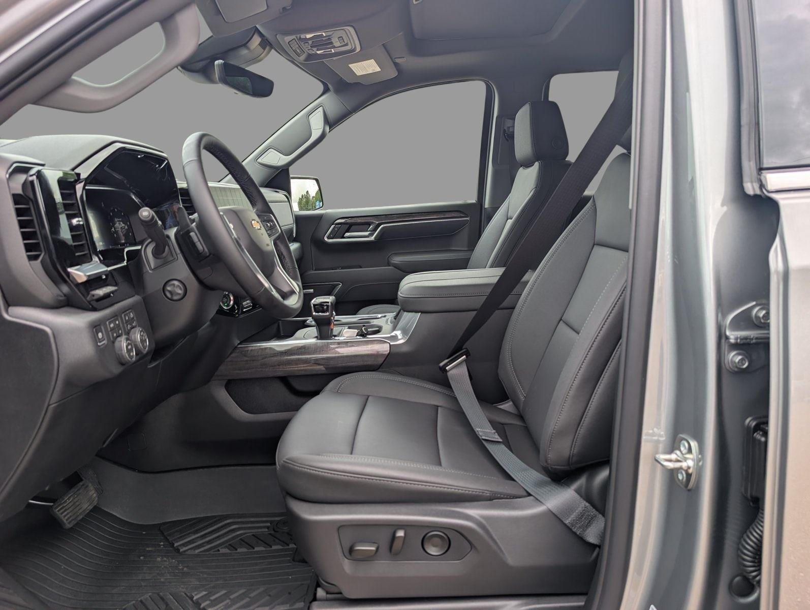 2026 Chevrolet Silverado 1500 LTZ - Photo 17