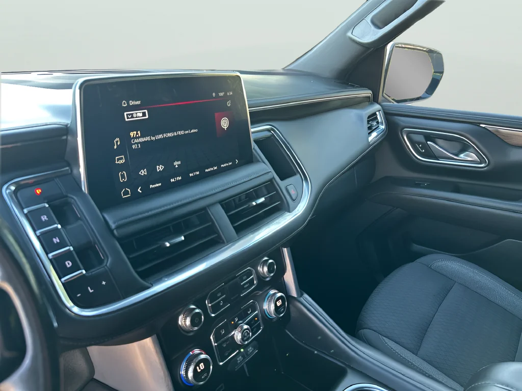 Used 2023 White GMC SLE image 25