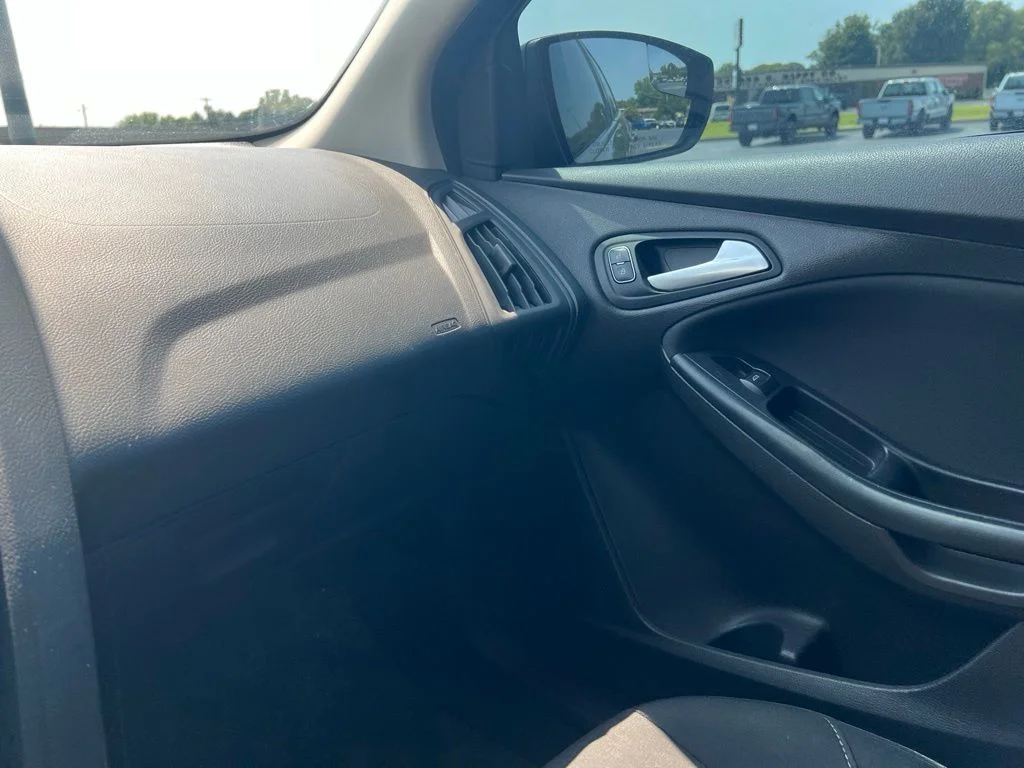 Used 2017 Gray Ford SE image 15
