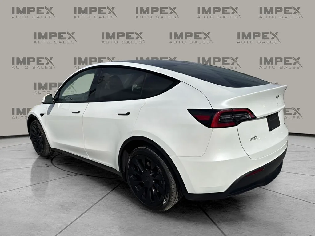 Used 2023 White Tesla Long Range image 3