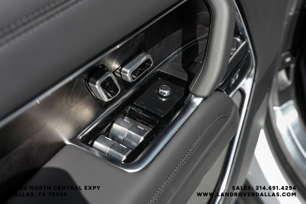 New 2026 Fuji White Land Rover SE image 29