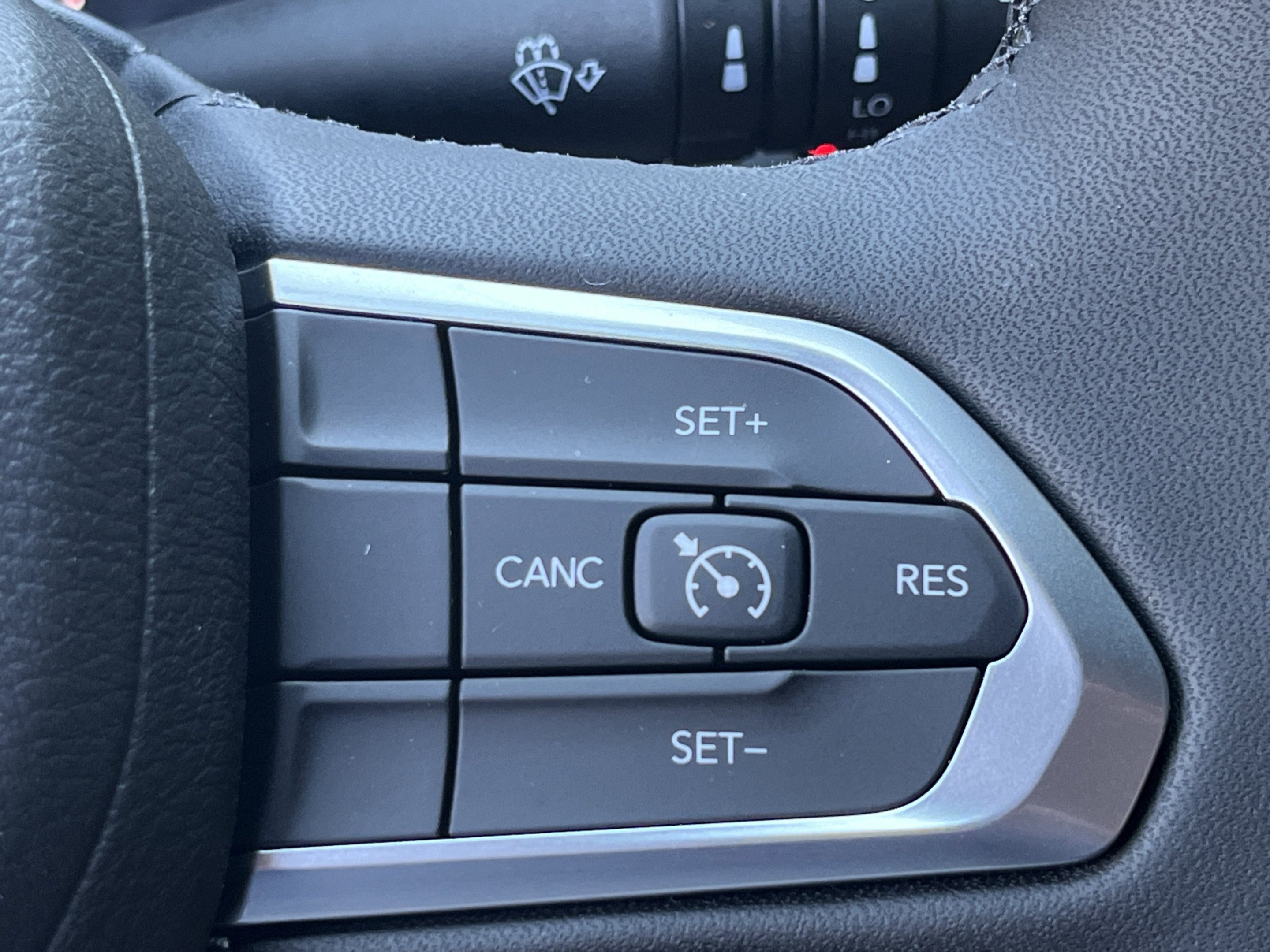 New 2026 Bright White Clearcoat Jeep Latitude Altitude image 23