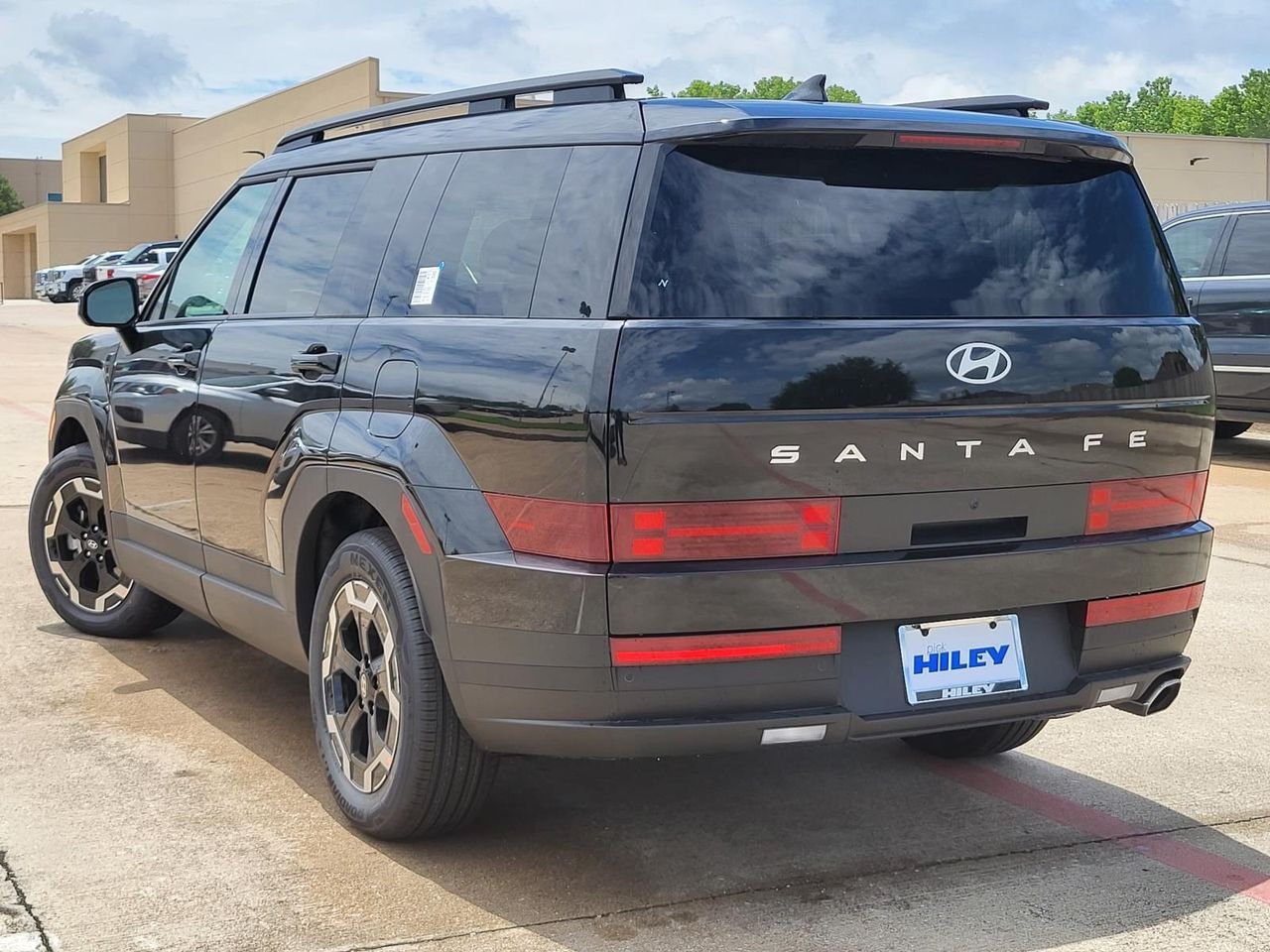 New 2026 Phantom Black Hyundai SEL FWD image 4
