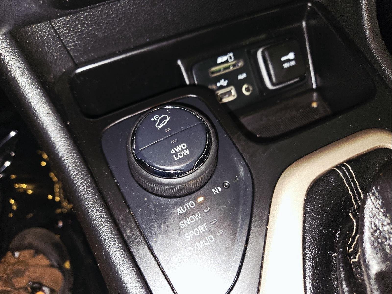 Used 2014 Brilliant Black Crystal Pearlcoat Jeep Limited image 37