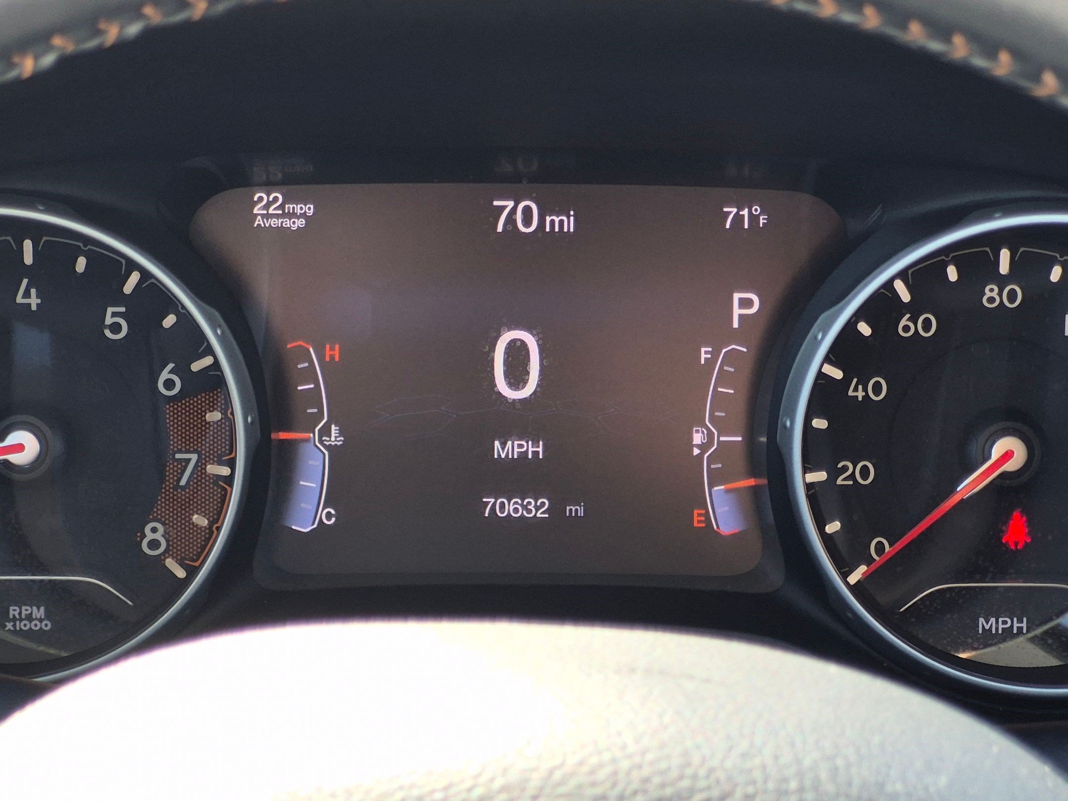 Used 2018 Granite Crystal Metallic Clearcoat Jeep Latitude image 21