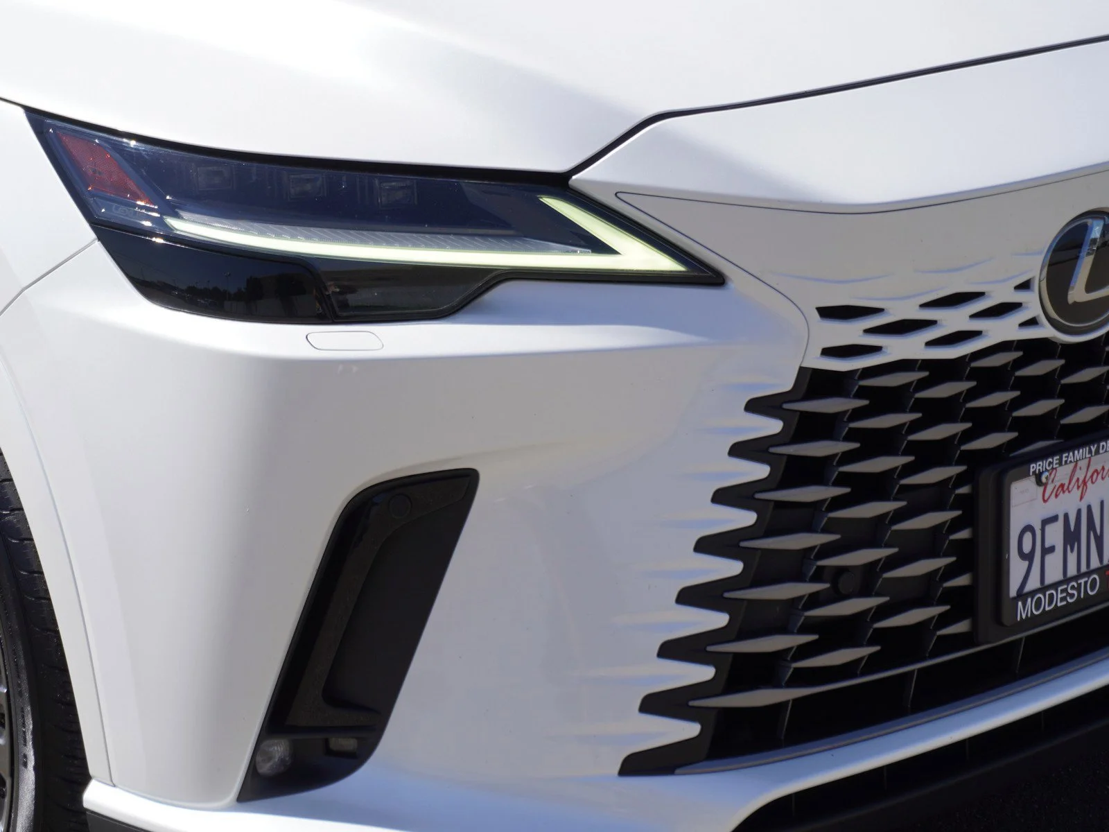 Used 2023 White Pearl Lexus RX 350 Luxury image 3