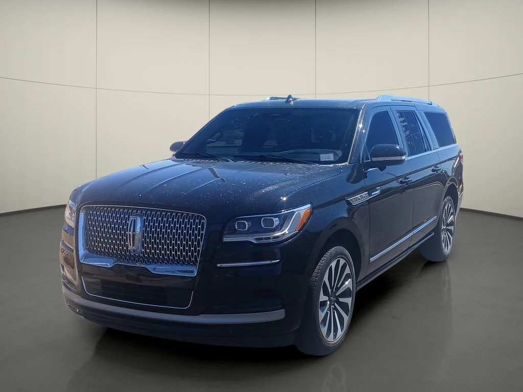 Used 2023 Black Lincoln Reserve image 3