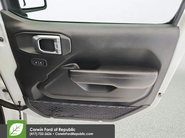 Used 2021 Bright White Clearcoat Jeep Unlimited Rubicon image 27