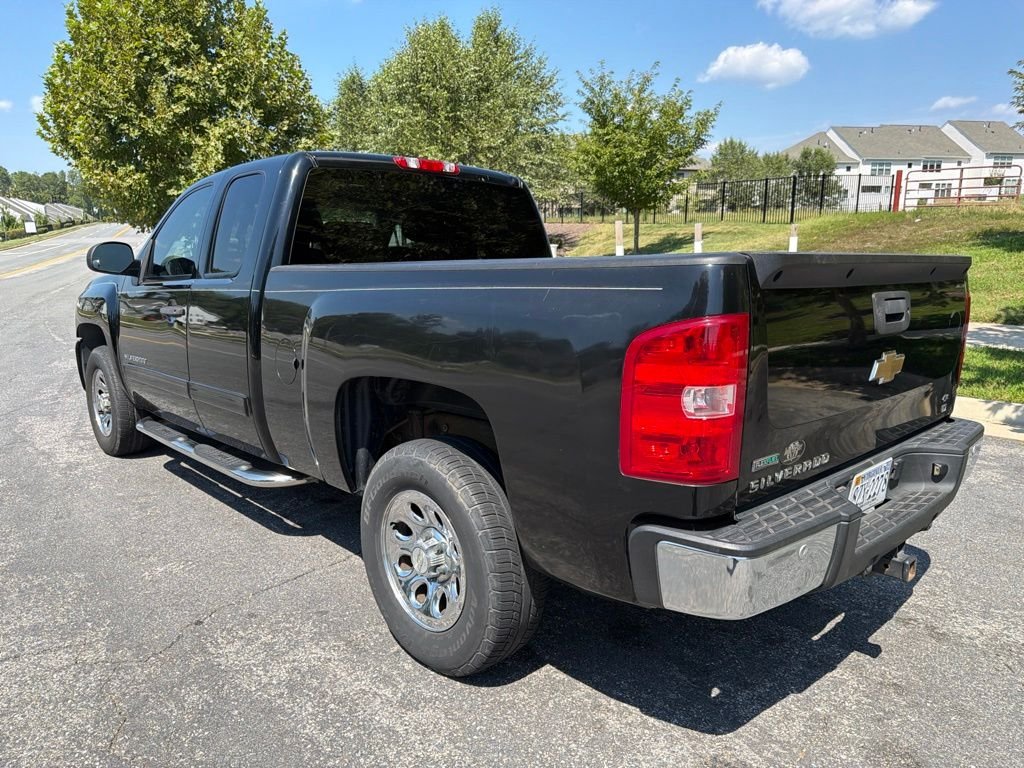 Used 2011 Black Chevrolet LT image 5