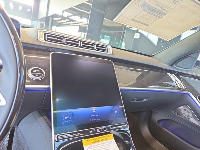 New 2026 MANUFAKTUR Moonlight White Metallic Mercedes-Benz S580 image 12