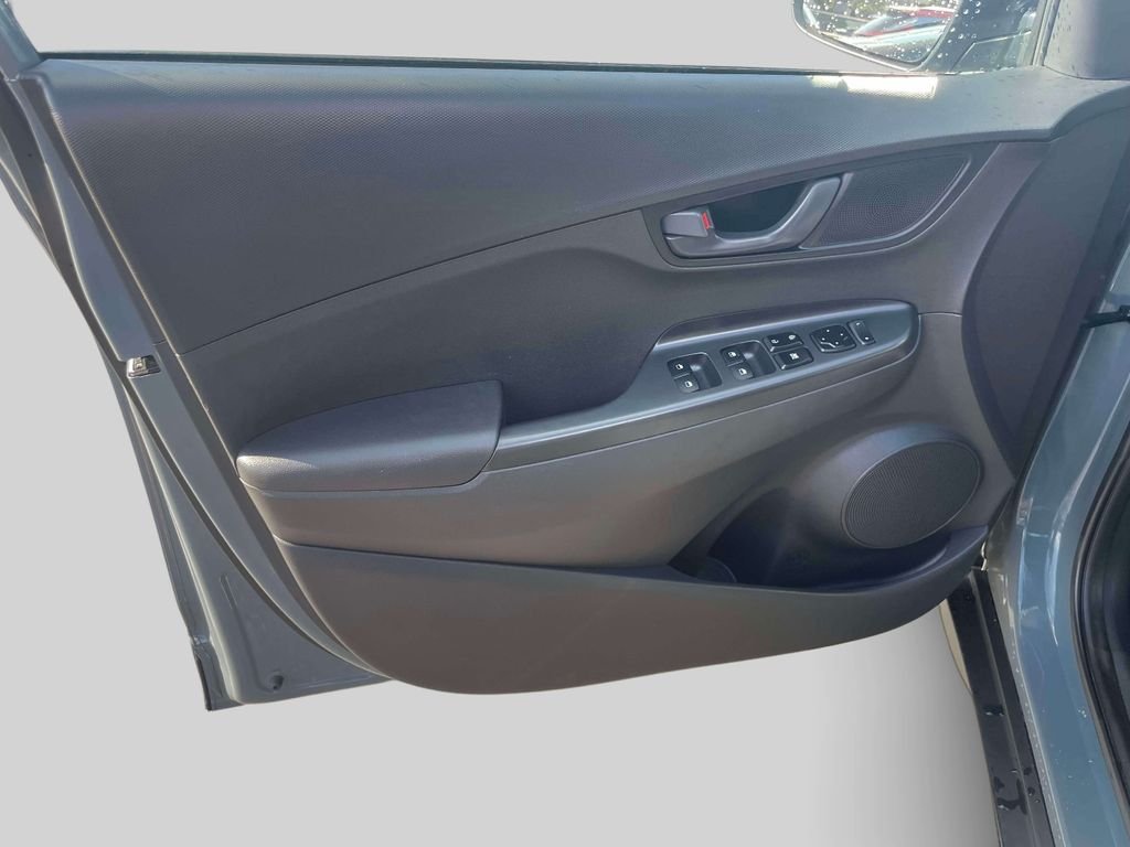 Used 2022 Green Hyundai SE image 16