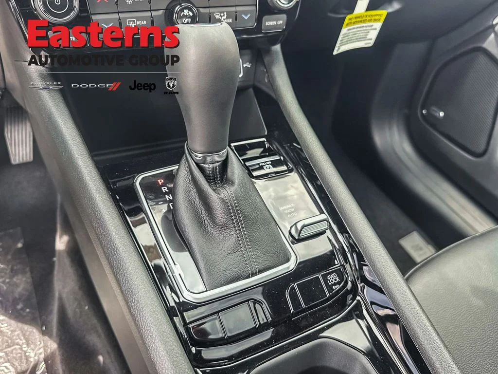 New 2026 Bright White Clear-Coat Exterior Paint Jeep Limited image 16