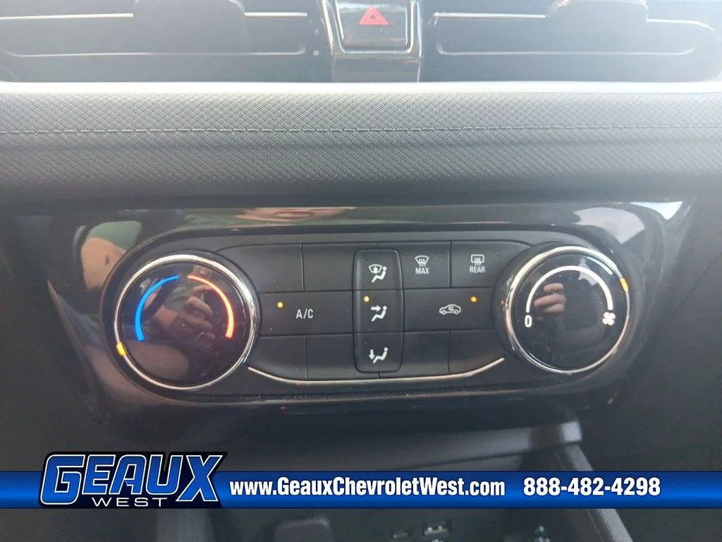 Used 2025 White Chevrolet LT image 21