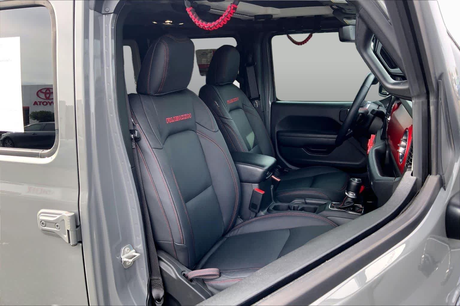 Used 2023 Sting-Gray Clearcoat Jeep Rubicon image 9