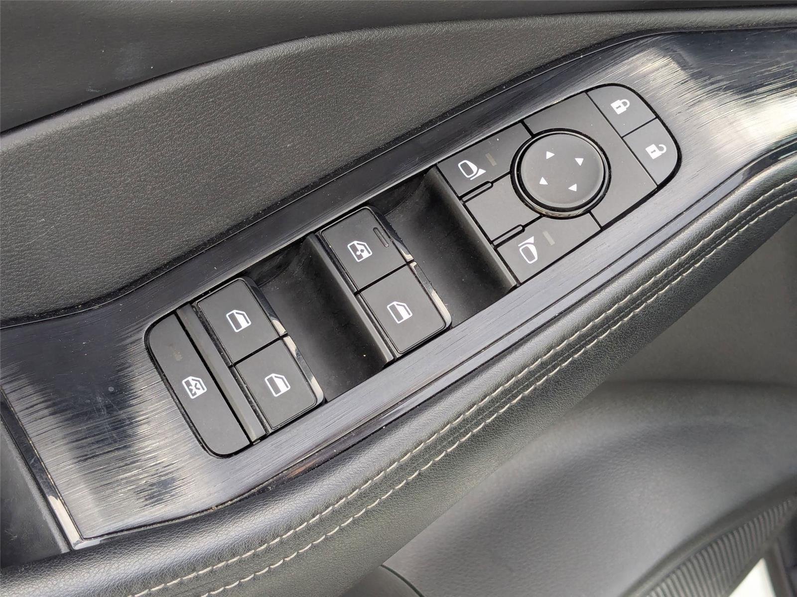 Used 2024 Everest White Pearl Nissan SV image 17