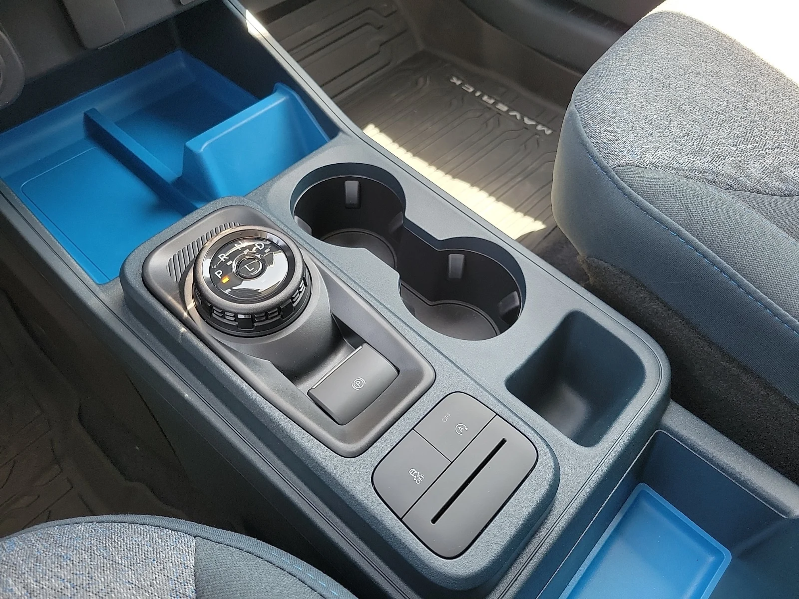 New 2025 Oxford White Ford XLT image 18