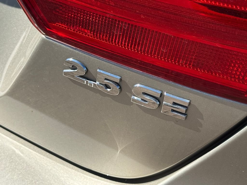 Used 2012 Beige Volkswagen 2.5L SE image 6