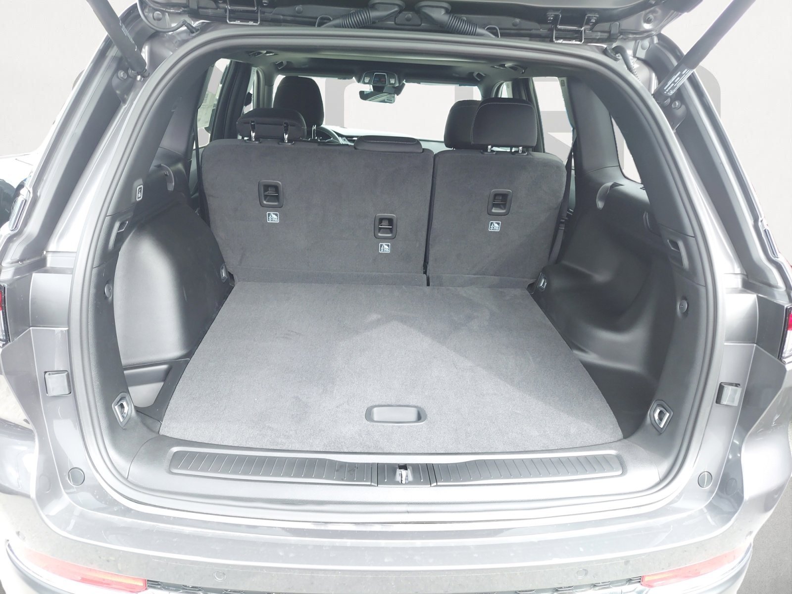 New 2026 Baltic Gray Metallic Clearcoat Jeep Laredo X image 12