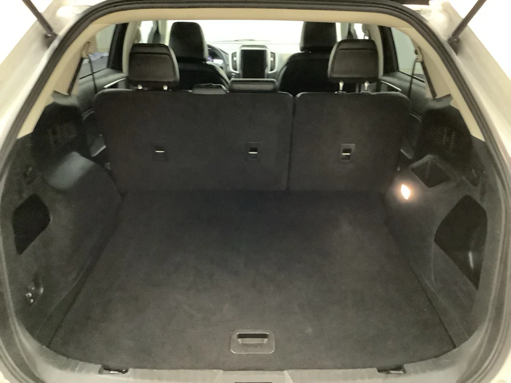 Used 2022 Oxford White Ford SEL image 7
