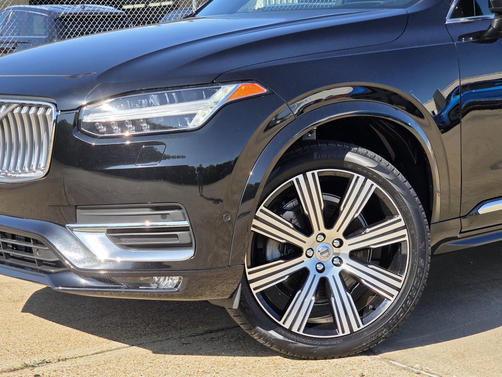 Used 2023 Onyx Black Metallic Volvo Ultimate image 7