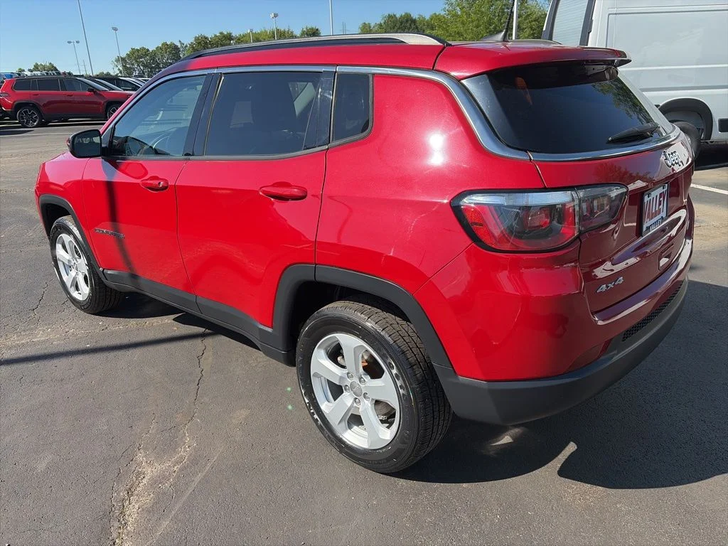 Certified Used 2020 Red Jeep Latitude image 5