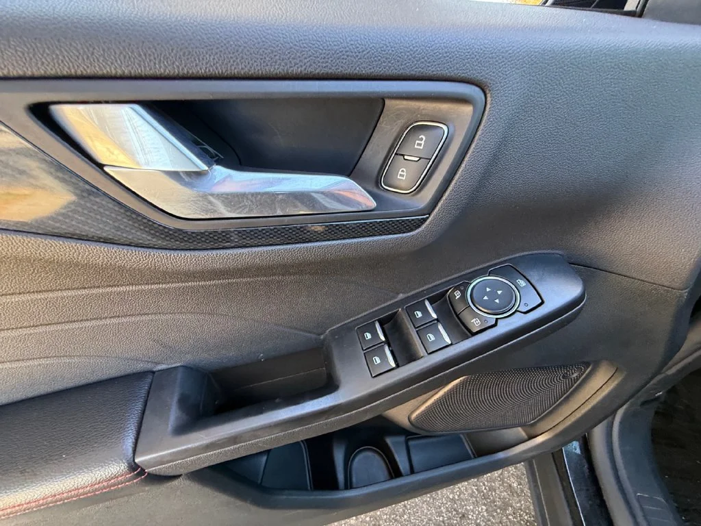 2025 Ford Escape ST-Line Select - Photo 11
