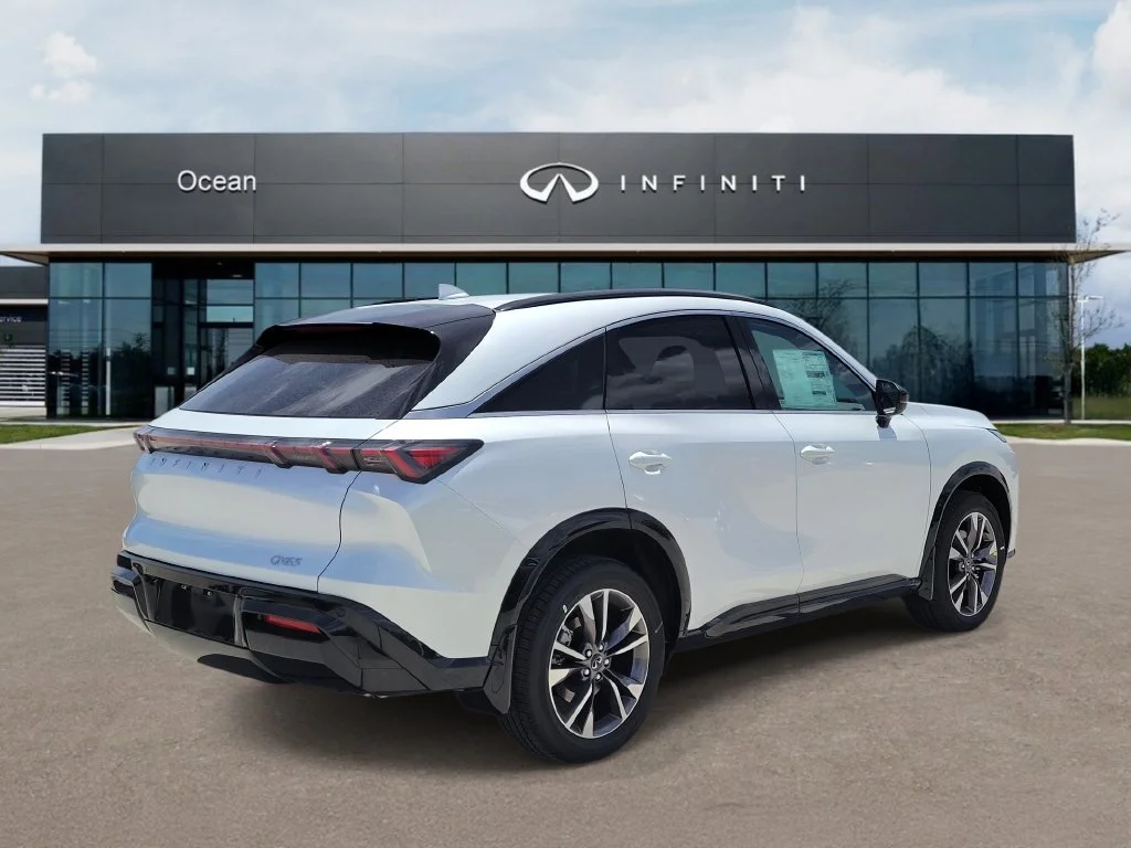 New 2027 RADIANT WHITE INFINITI Luxe AWD image 3