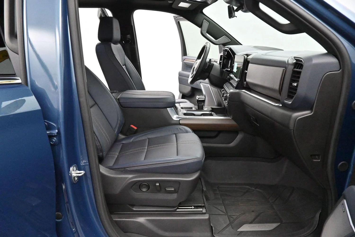 Used 2024 Lakeshore Blue Metallic Chevrolet High Country image 32