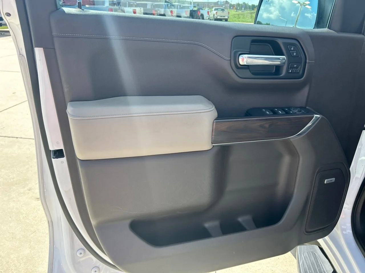Used 2020 WHITE FROST TRICOAT GMC SLT image 11