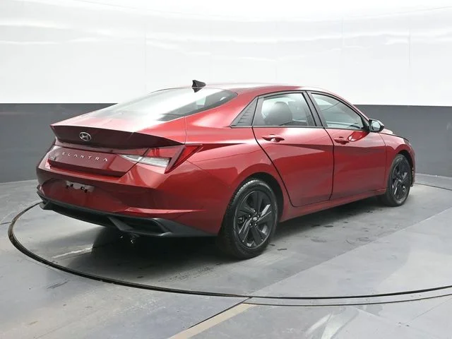 Used 2023 Red Hyundai SEL image 9