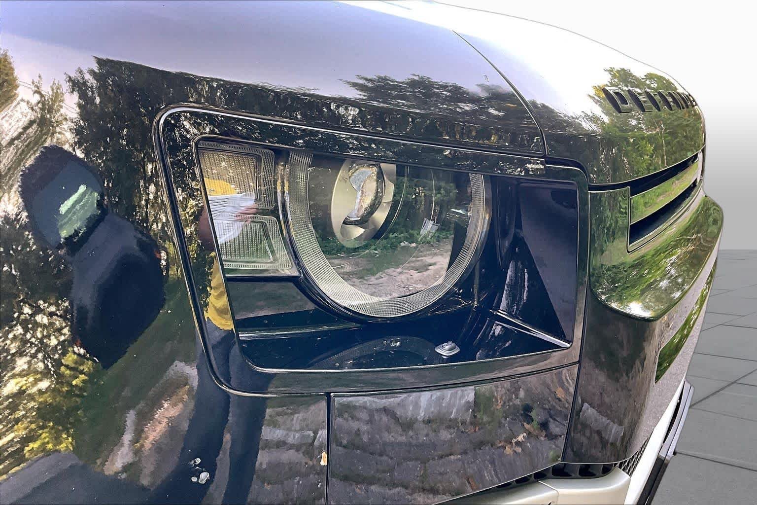 Used 2021 Santorini Black Metallic Land Rover S image 26