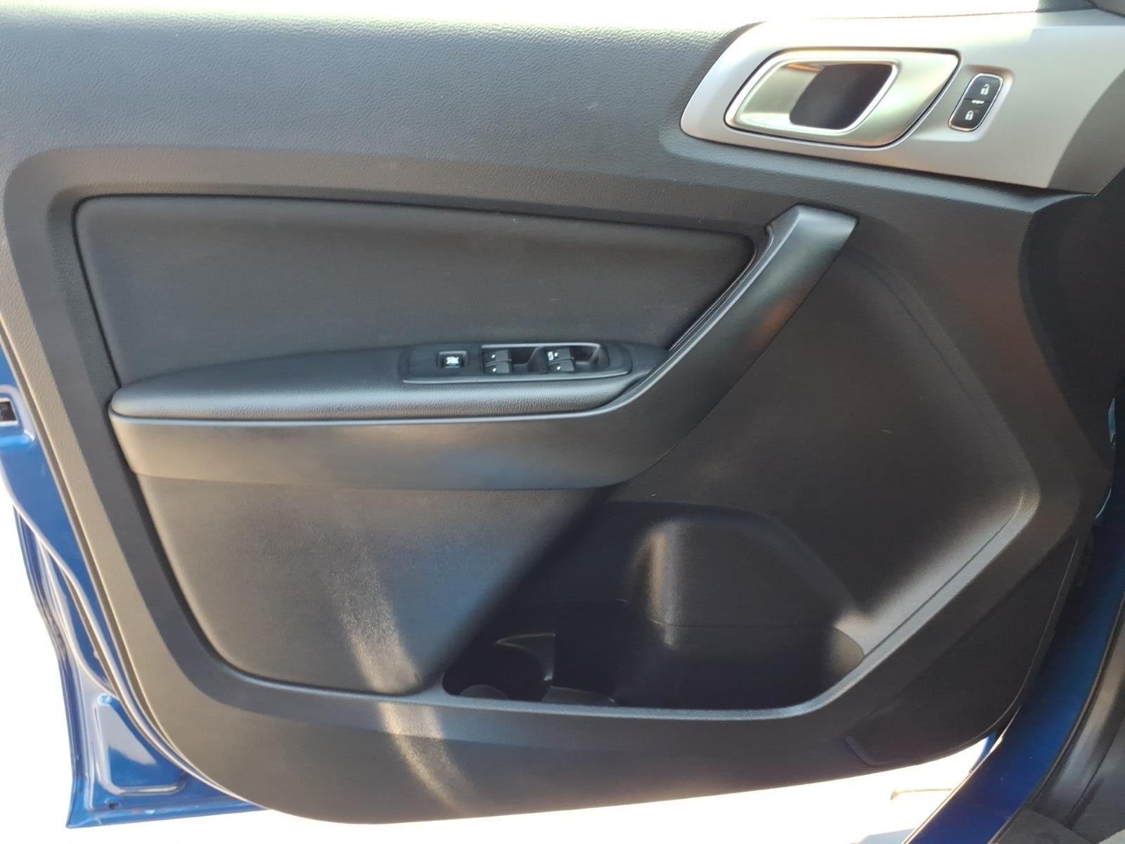 Used 2019  FORD  image 26
