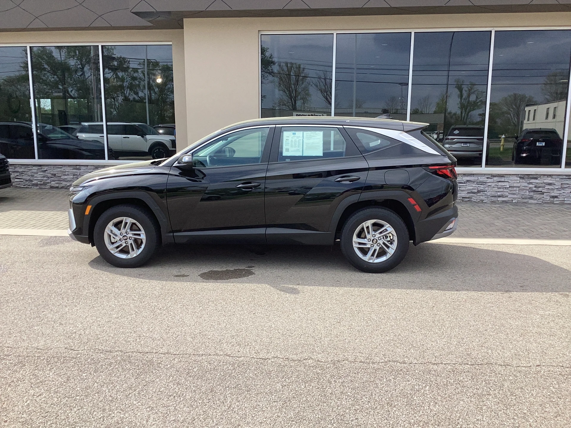 Certified Used 2026 Phantom Black Pearl Hyundai SE image 7