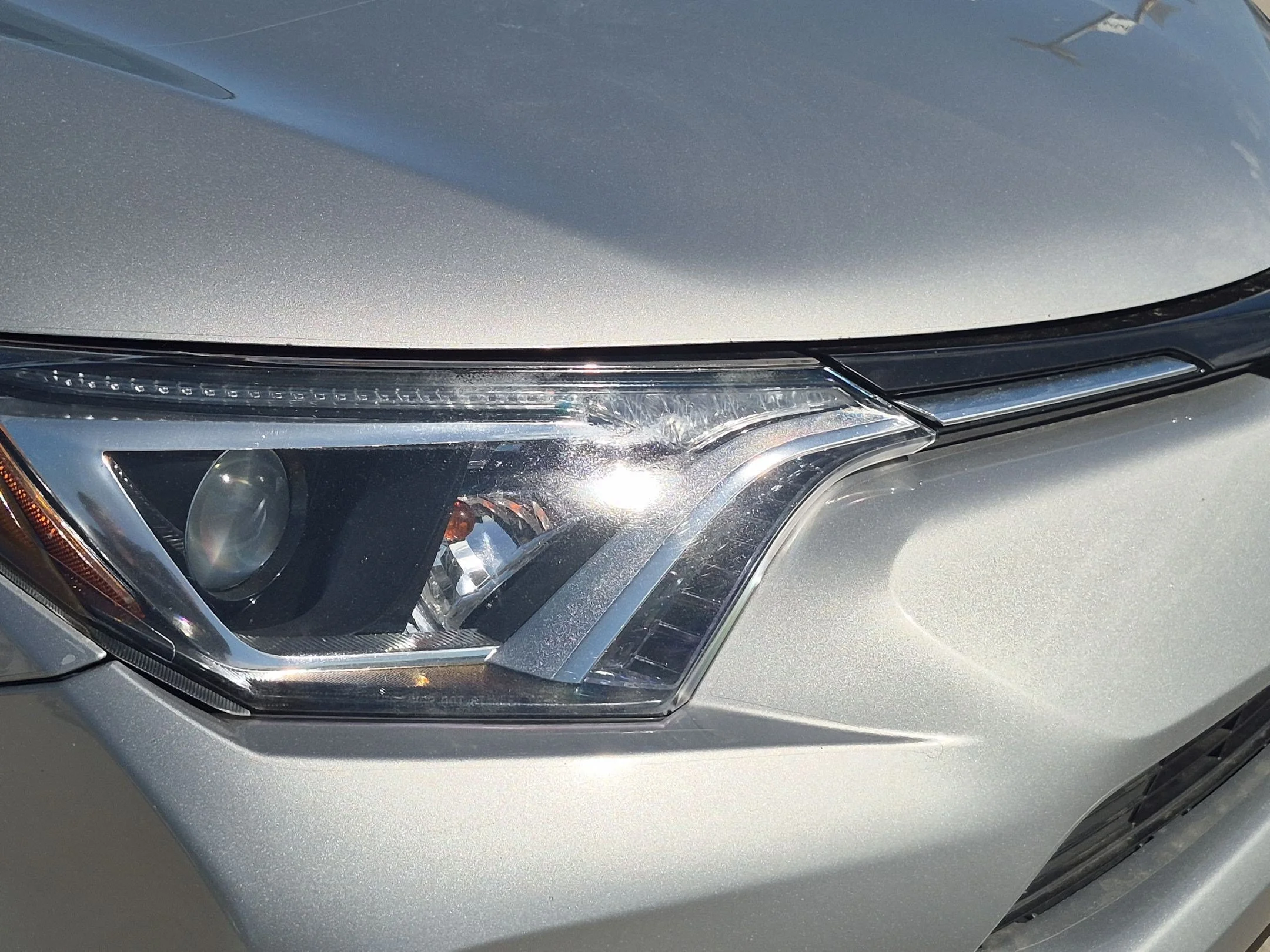 Used 2018 Silver Sky Metallic Toyota XLE image 10