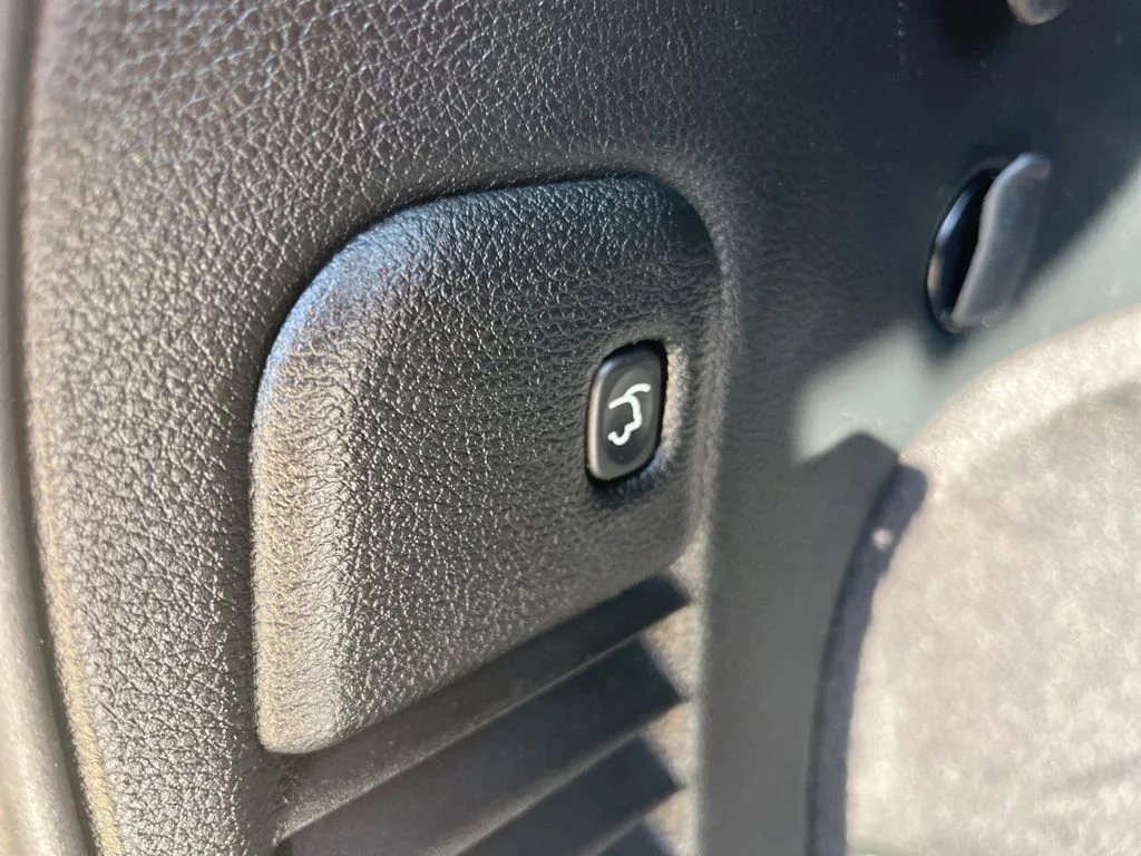 Used 2018 True Blue Jeep Limited image 11